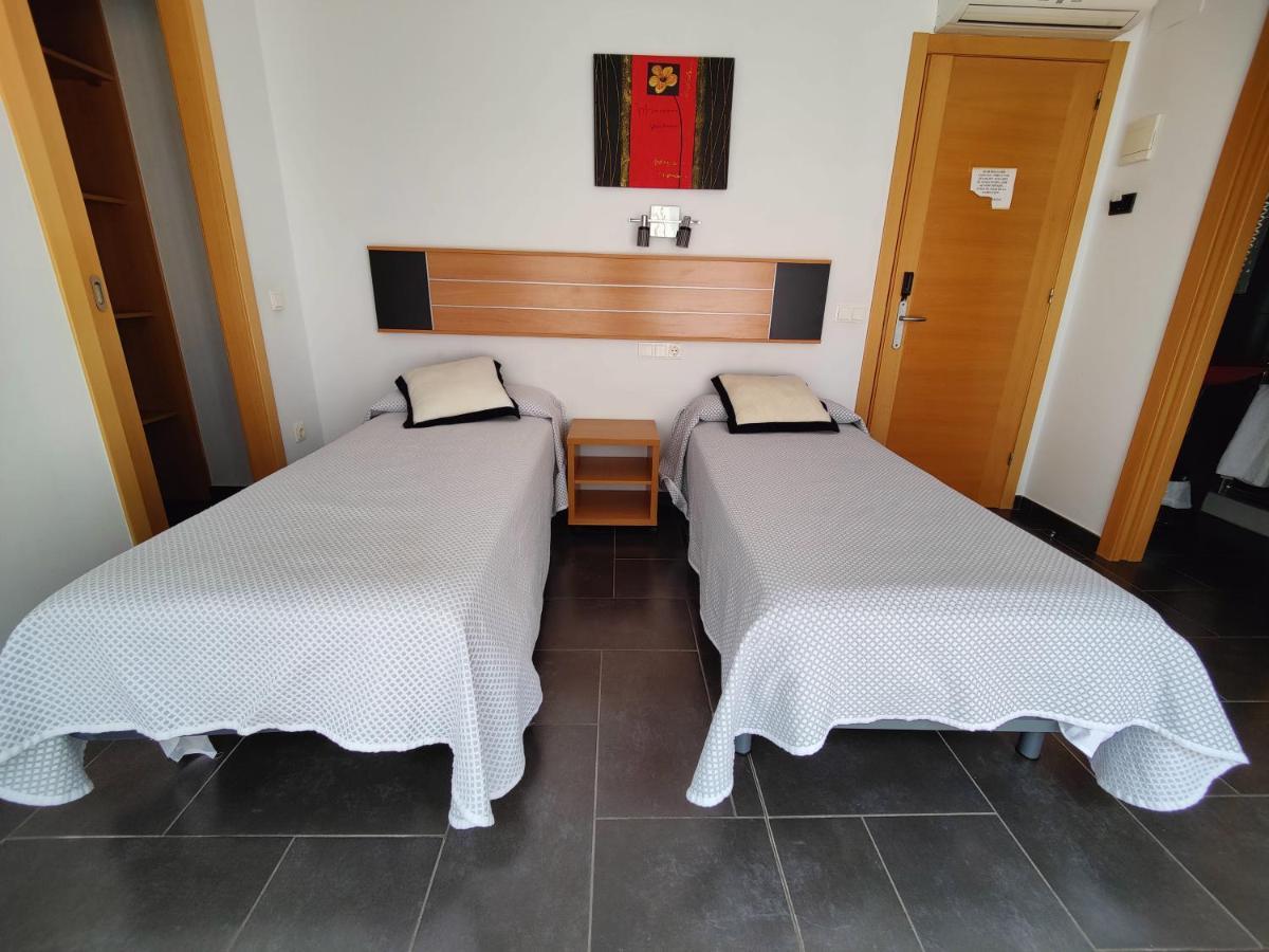 Hostal Manel Pineda de Mar Buitenkant foto