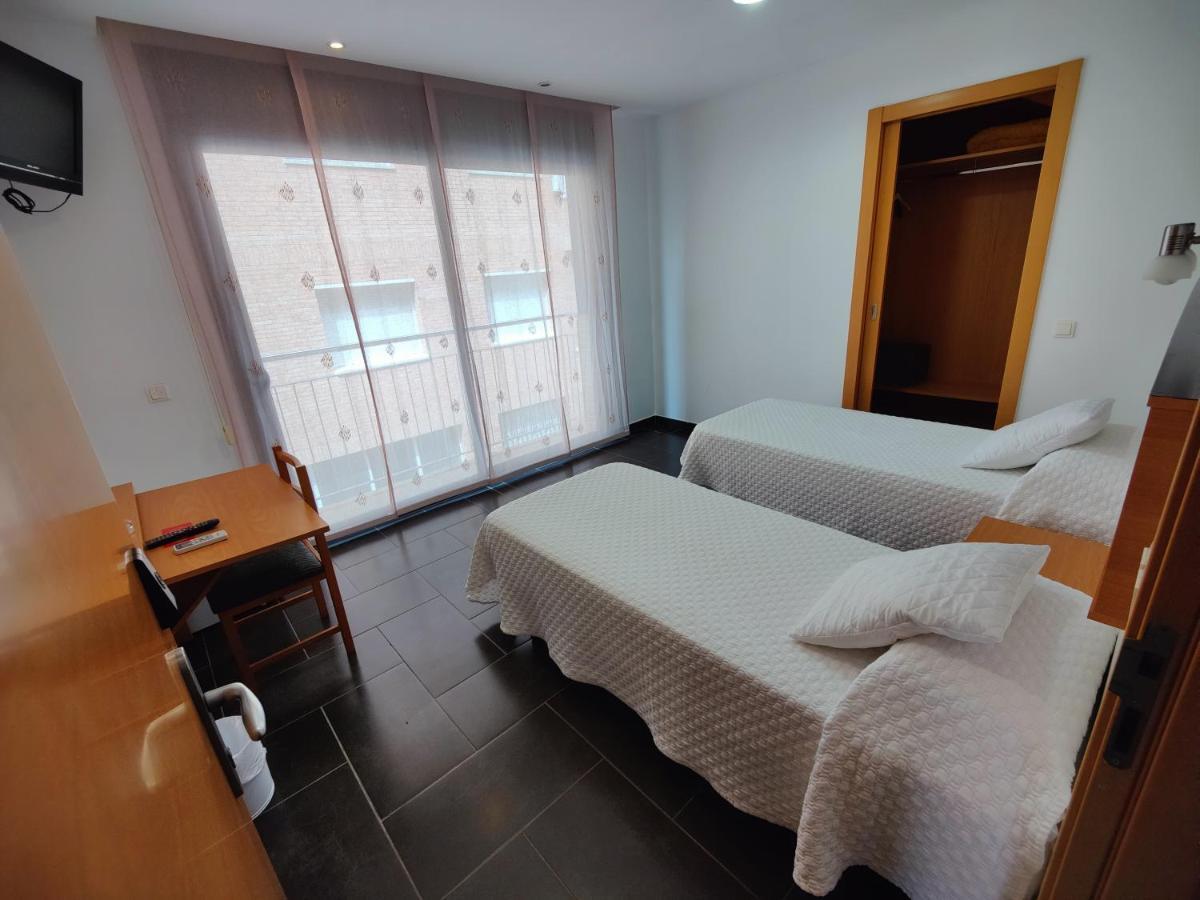 Hostal Manel Pineda de Mar Buitenkant foto