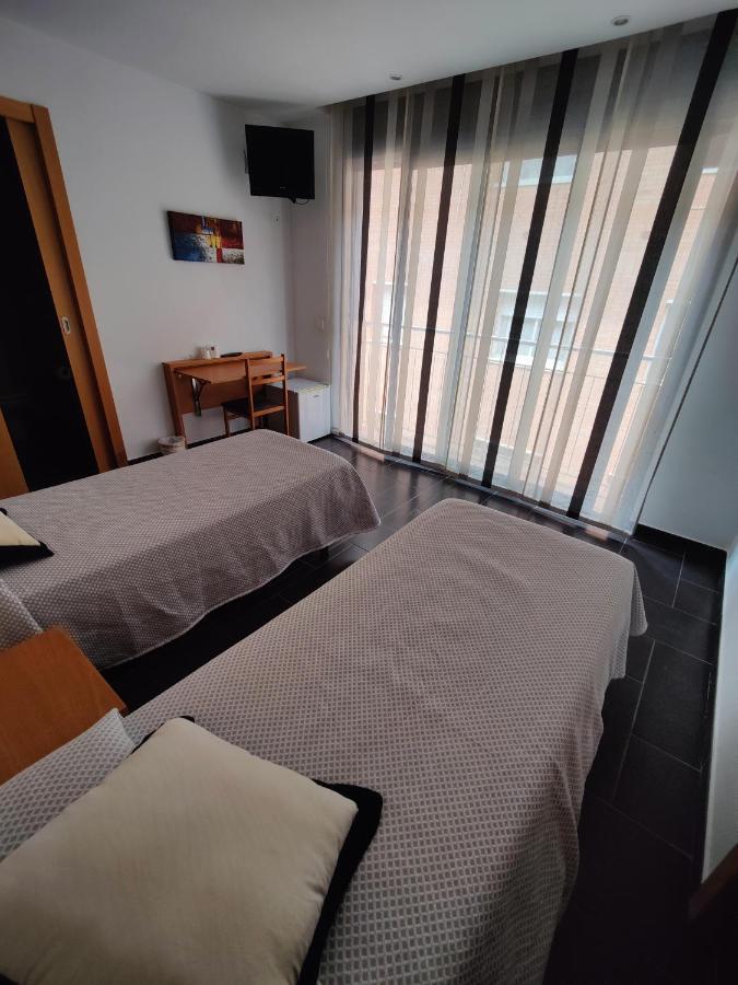 Hostal Manel Pineda de Mar Buitenkant foto