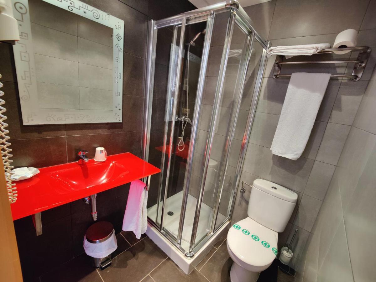 Hostal Manel Pineda de Mar Buitenkant foto