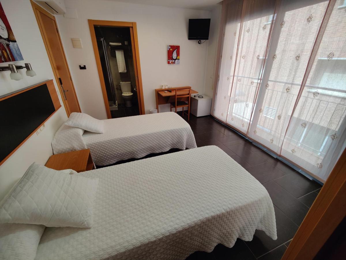Hostal Manel Pineda de Mar Buitenkant foto