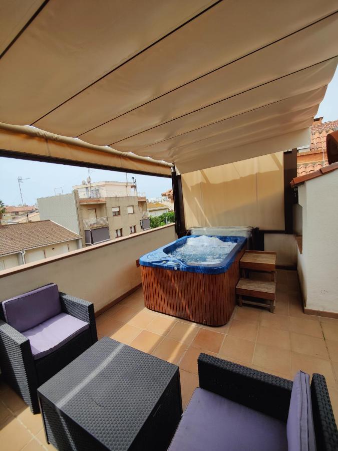Hostal Manel Pineda de Mar Buitenkant foto
