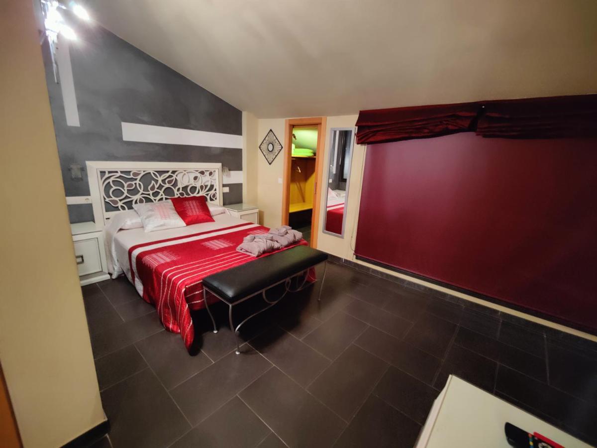 Hostal Manel Pineda de Mar Buitenkant foto