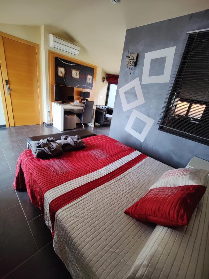 Hostal Manel Pineda de Mar Buitenkant foto