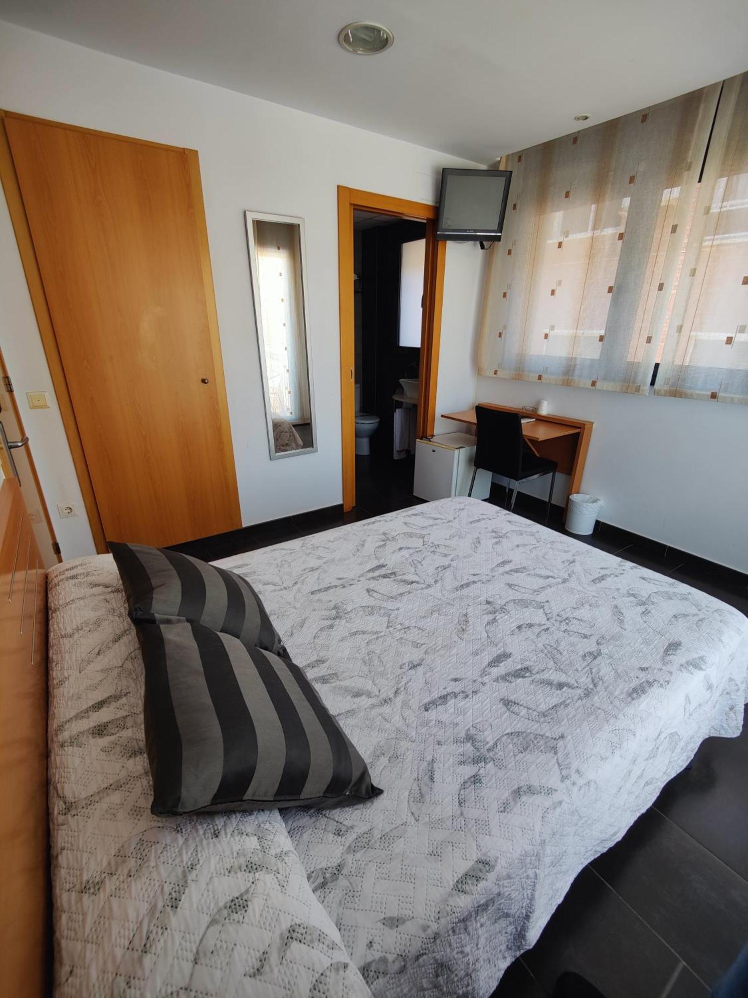 Hostal Manel Pineda de Mar Buitenkant foto