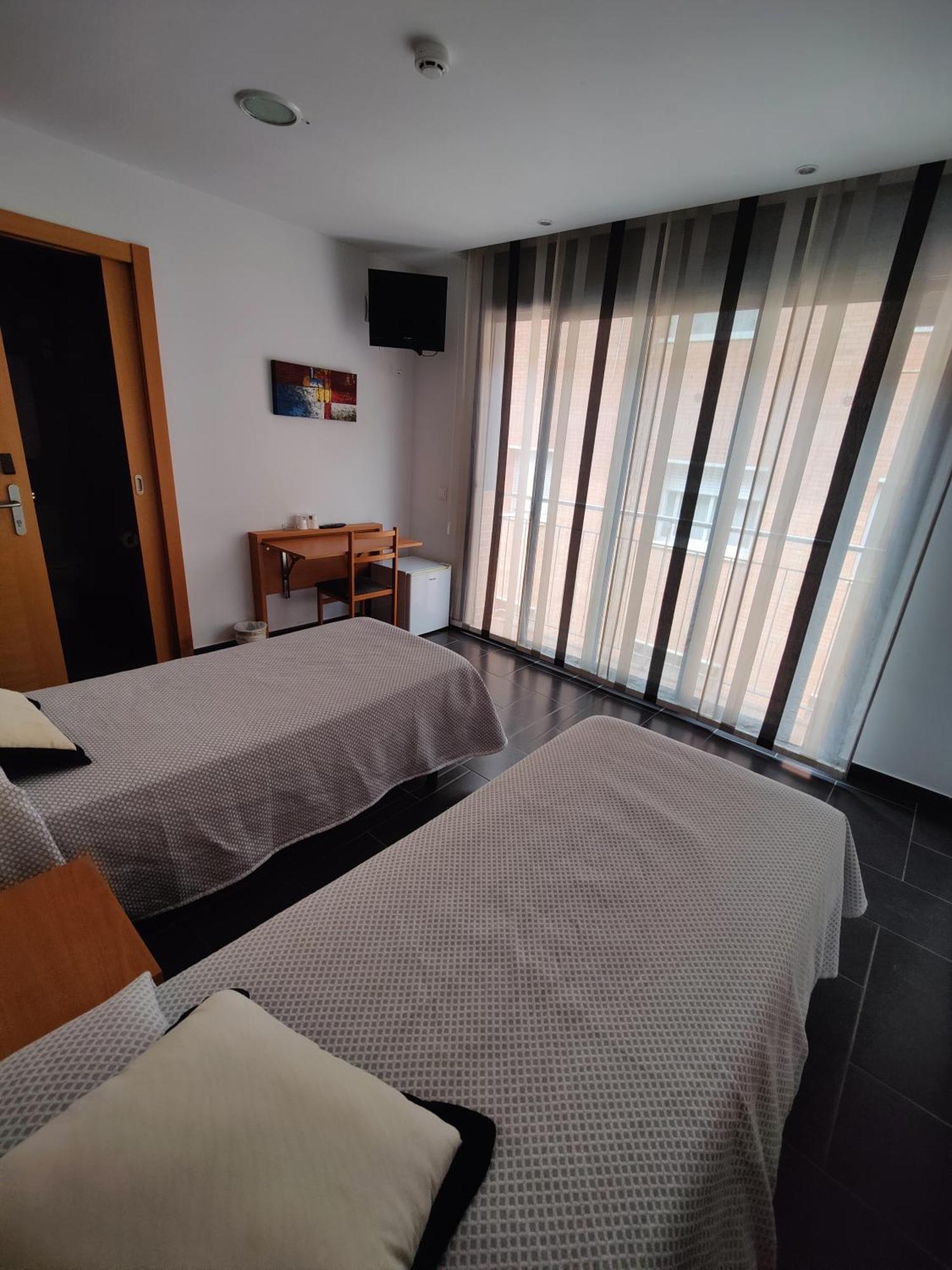 Hostal Manel Pineda de Mar Buitenkant foto