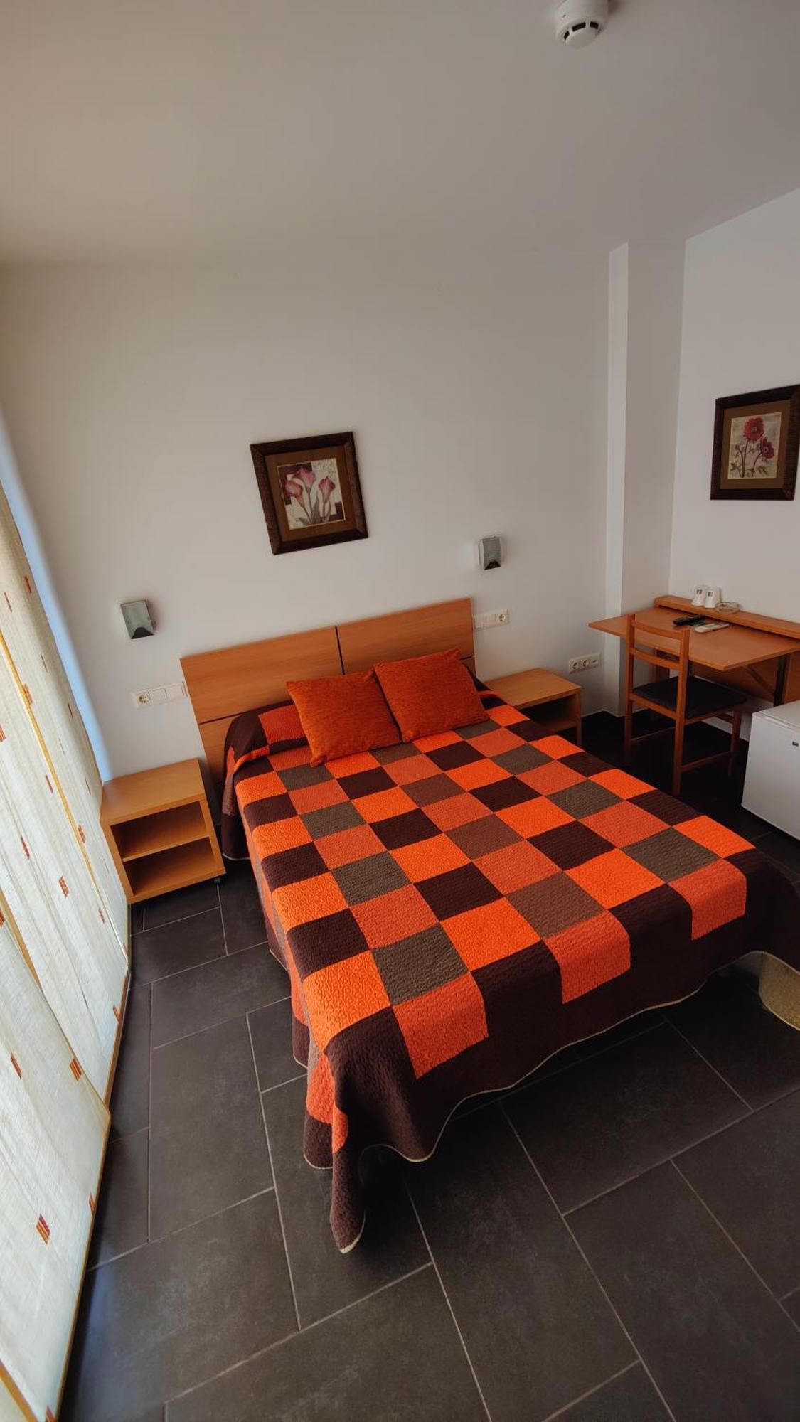 Hostal Manel Pineda de Mar Buitenkant foto