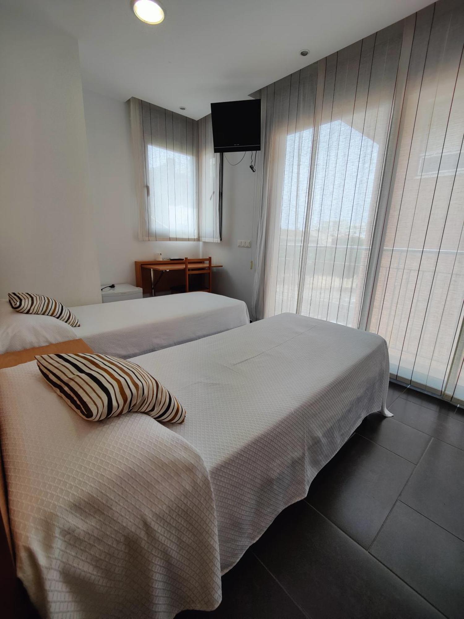 Hostal Manel Pineda de Mar Buitenkant foto