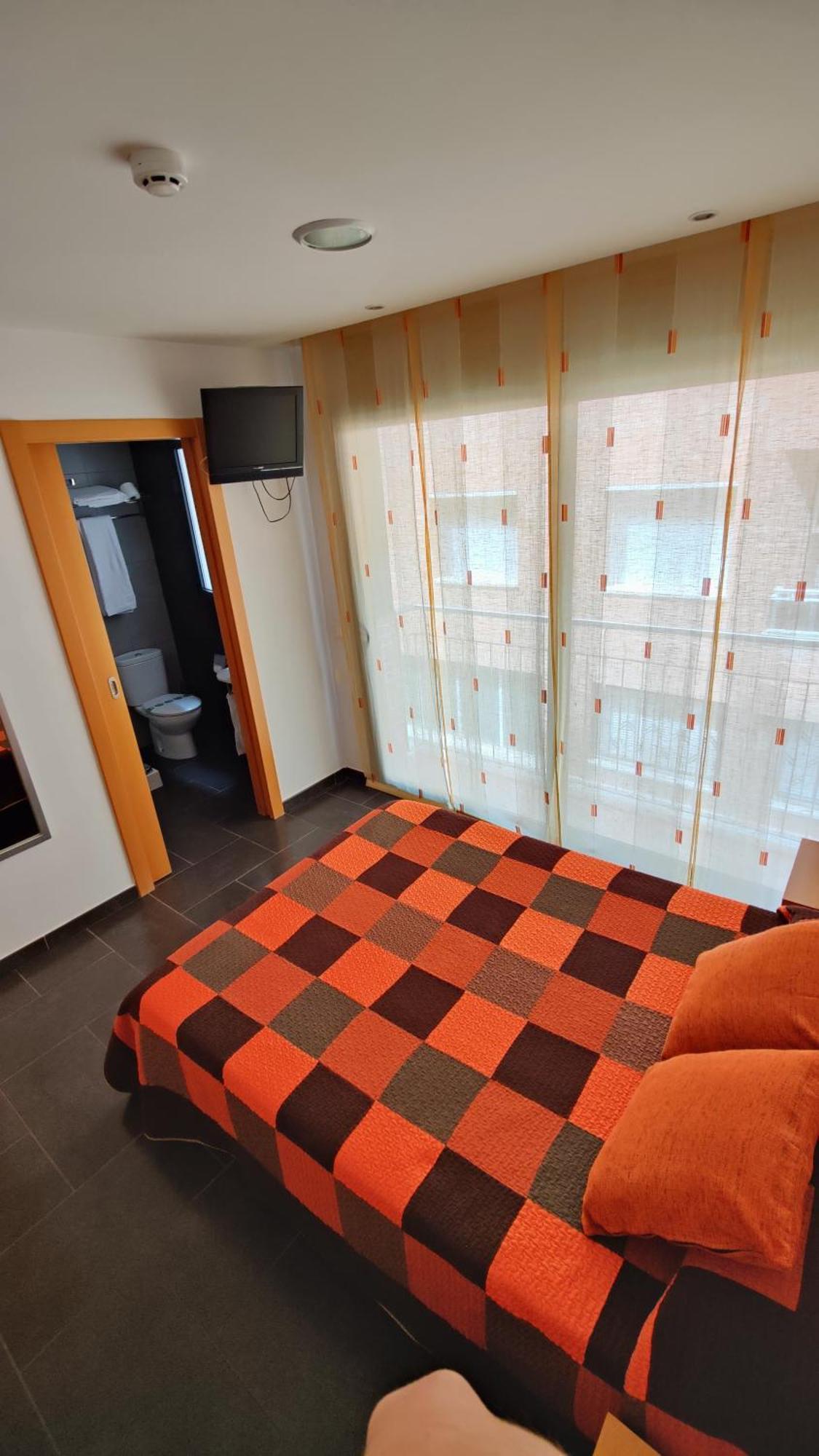 Hostal Manel Pineda de Mar Buitenkant foto